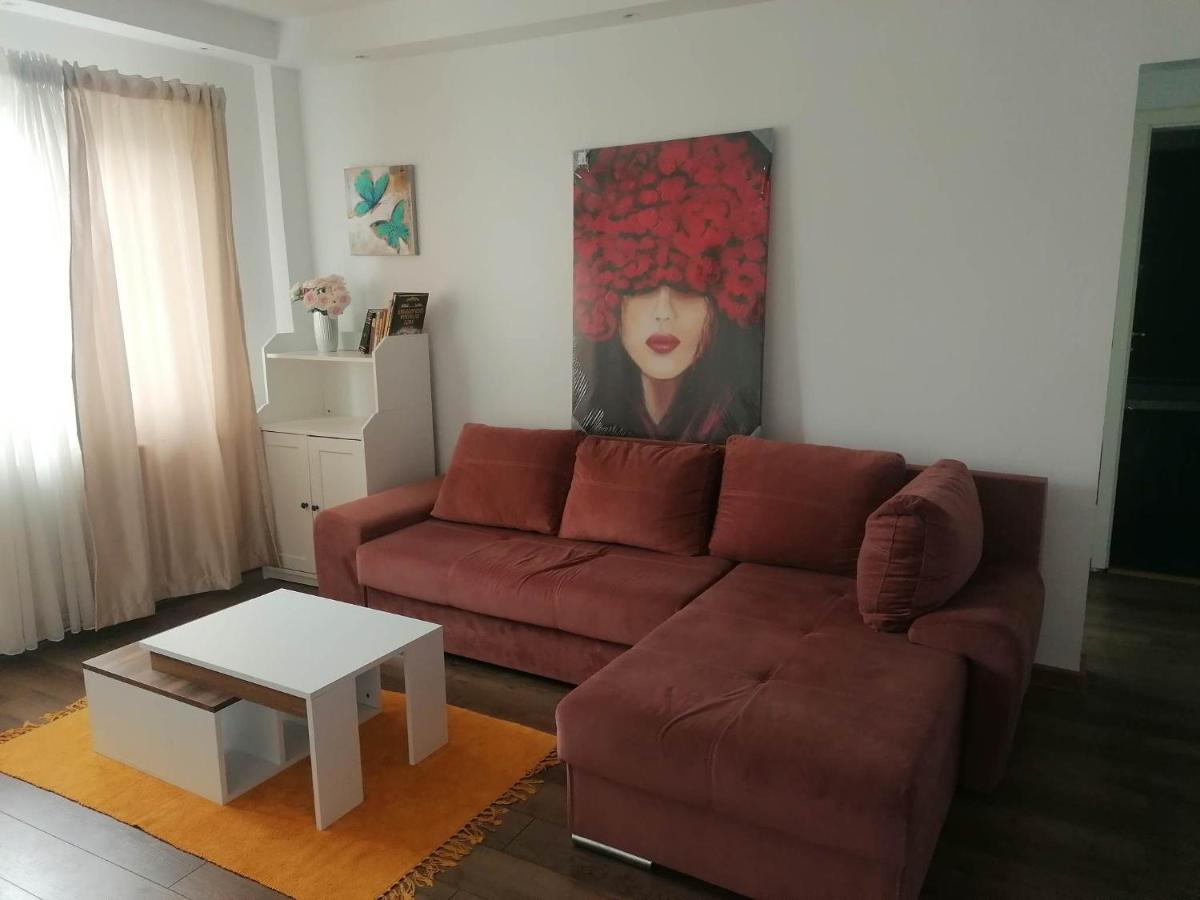 Apartament Near The Park Two Rooms บูคาเรสต์ ภายนอก รูปภาพ