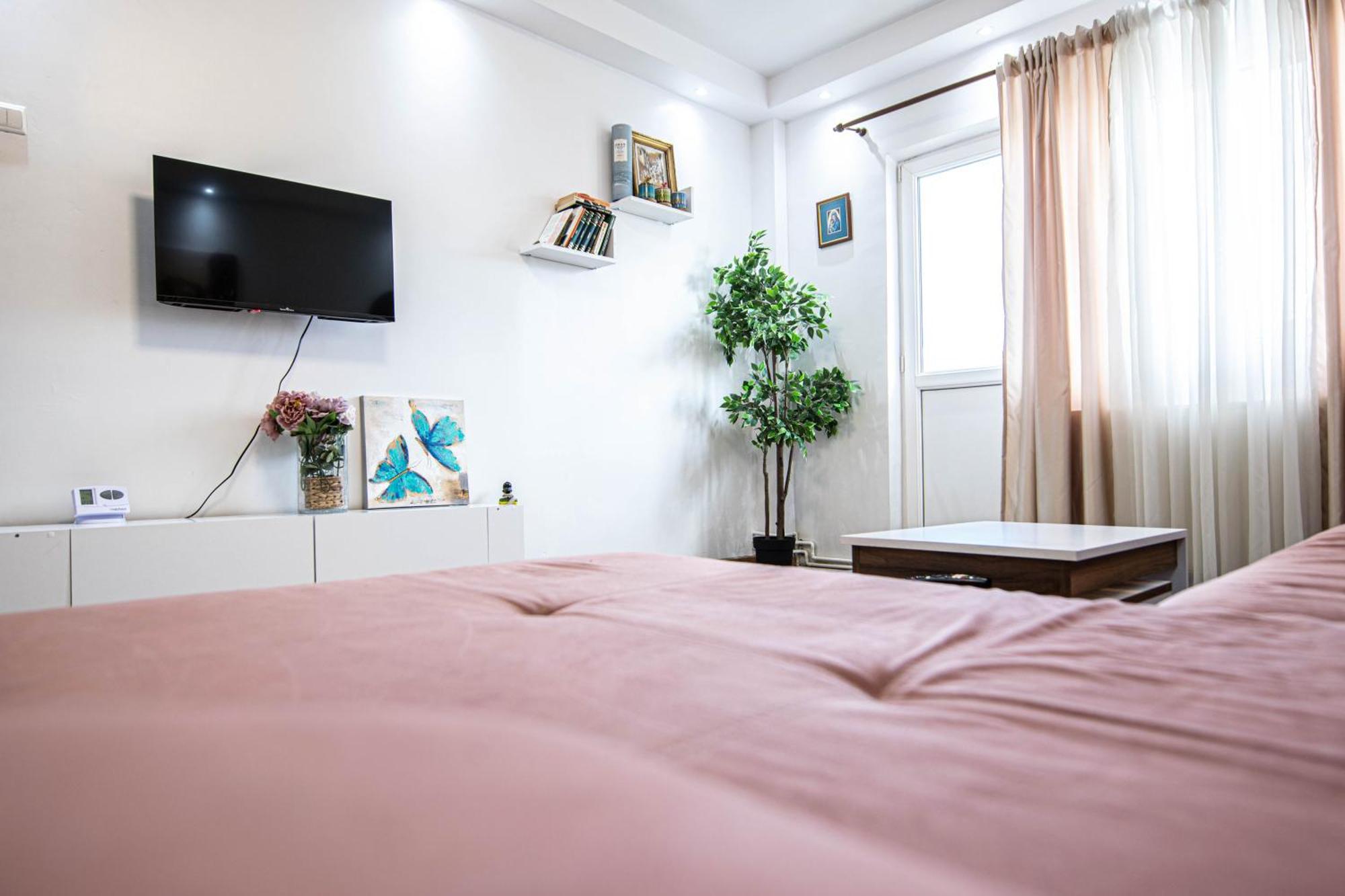 Apartament Near The Park Two Rooms บูคาเรสต์ ภายนอก รูปภาพ