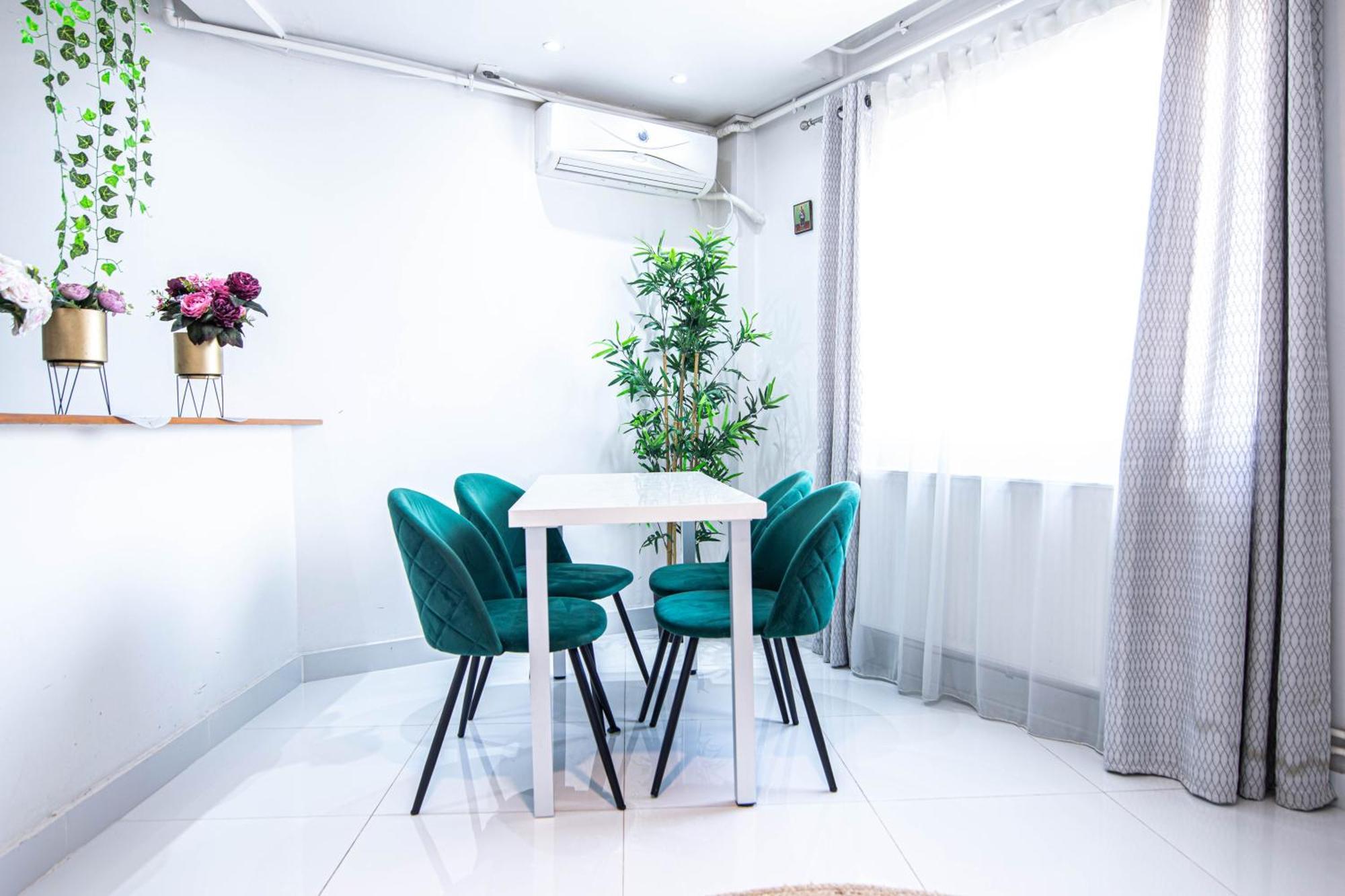 Apartament Near The Park Two Rooms บูคาเรสต์ ภายนอก รูปภาพ